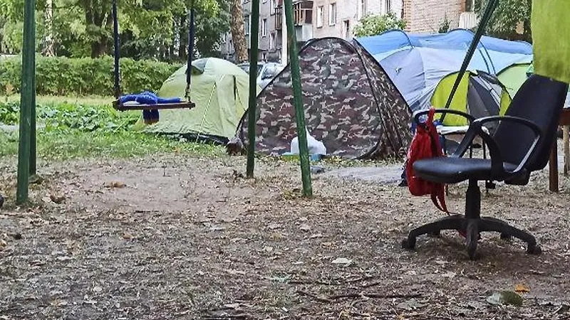 В Красноармейске решают проблему погорельцев, разбивших целый лагерь на пепелище