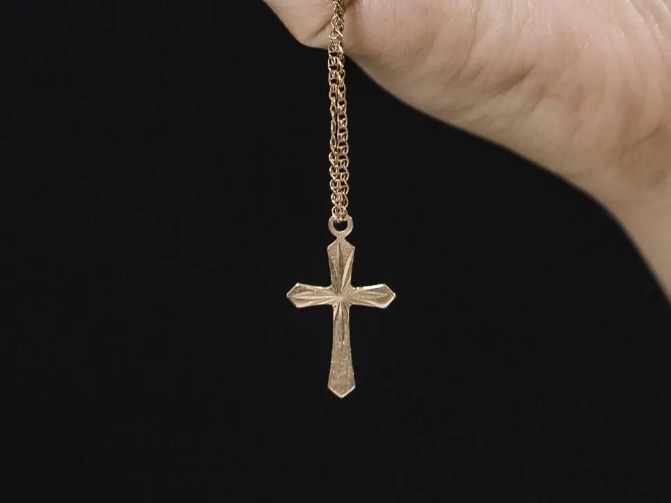 «Символ чистой воли»: экстрасенс рассказала, можно ли дарить православный крестик