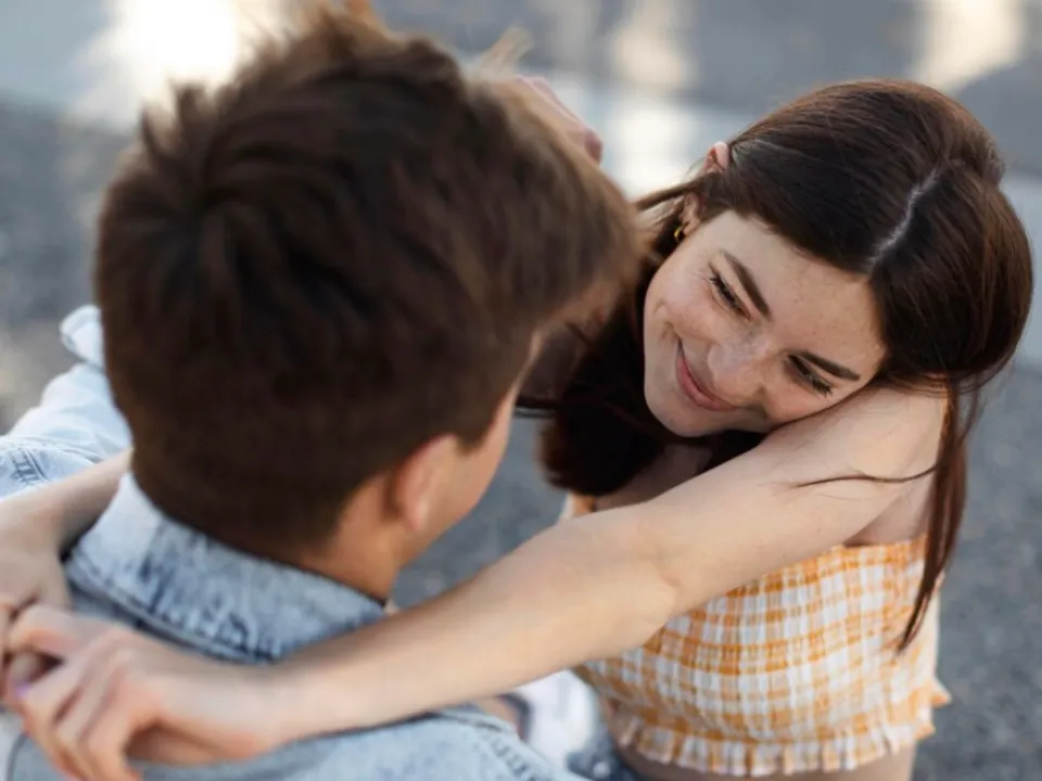 Повод пойти к врачу: выяснилось, чем опасны «бабочки в животе»