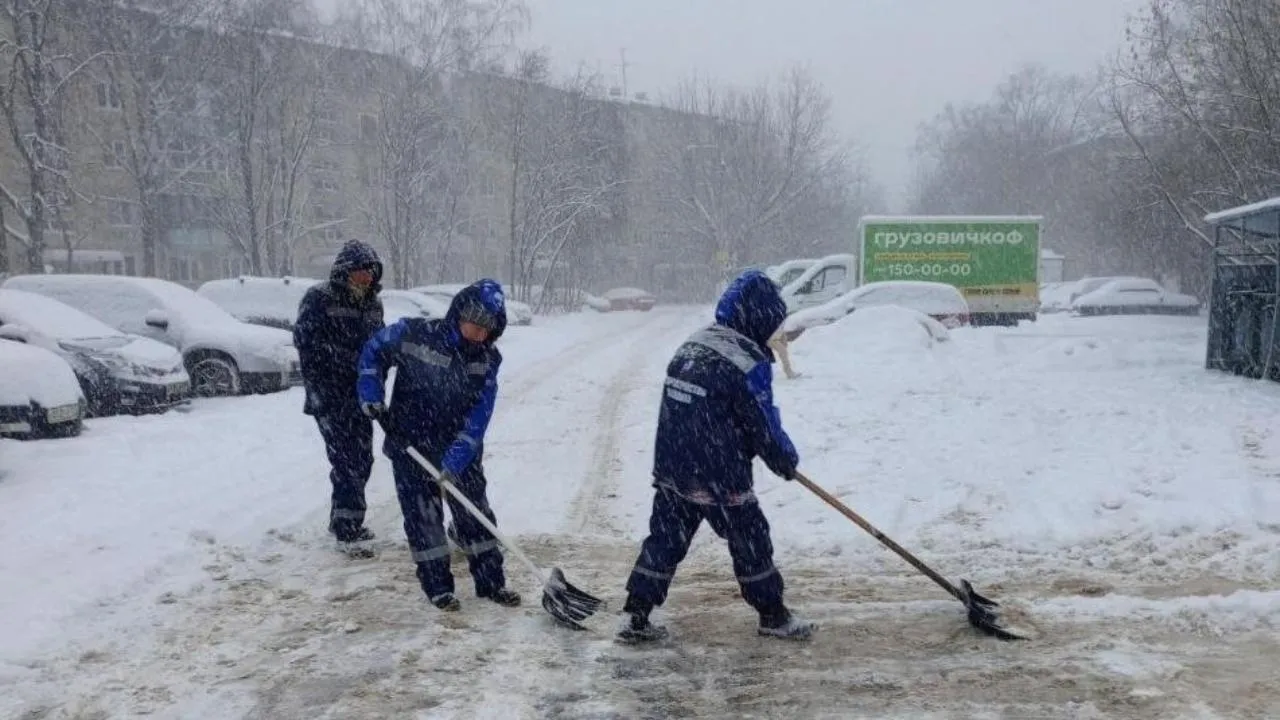 Специалисты ГУСТ рассказали об уборке территорий в регионе в период снежного циклона «Ваня»