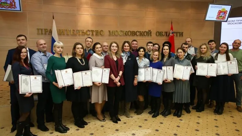Подмосковным медикам вручили еще 26 сертификатов на соципотеку