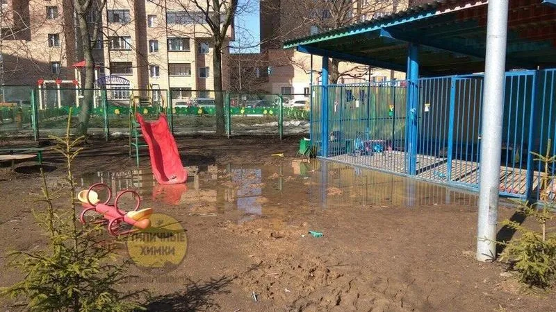 Родители решили спасти детсад «Ромашка» в Химках от подтопления