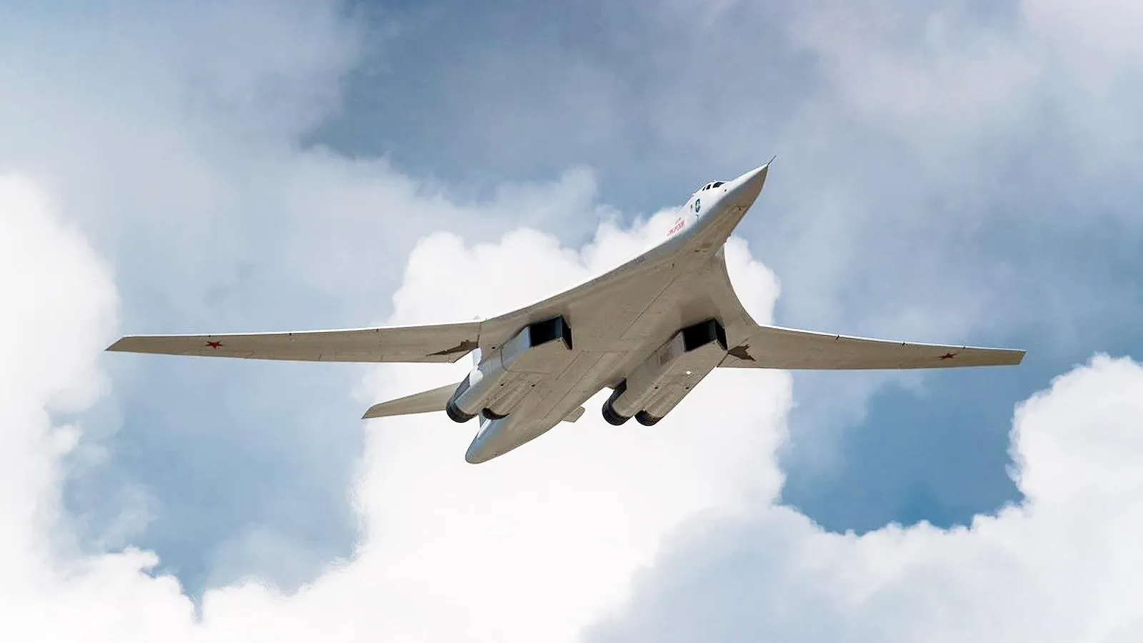 Российский сверхзвуковой бомбардировщик-ракетоносец Ту-160. Фото: UAC