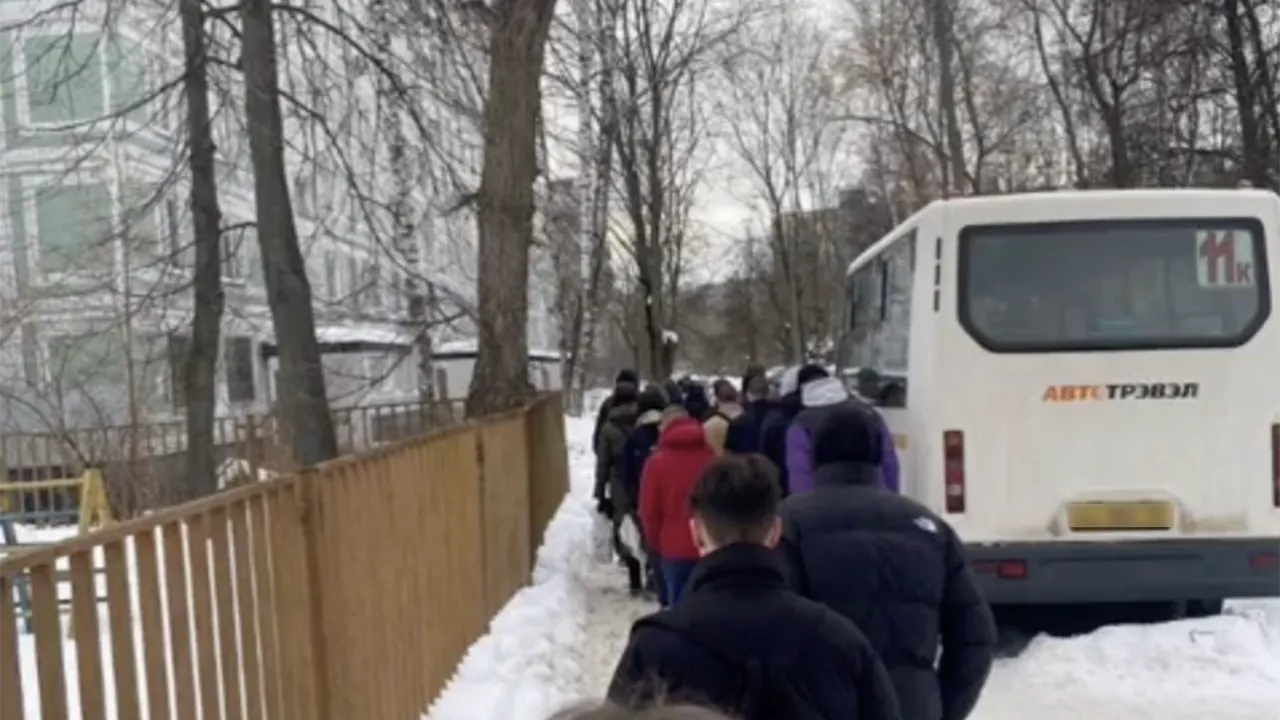 «Заступались за своих подруг»: выяснилось, почему в Подмосковье жестко избили школьника