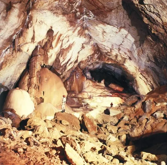 Мраморная пещера (фото с сайта пещерамраморная.рф)