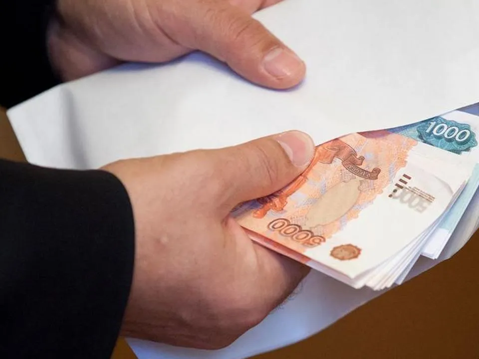 Внедорожники, роскошные квартиры и вся семья в администрации: что известно о задержанном за взятку мэре Красноярска