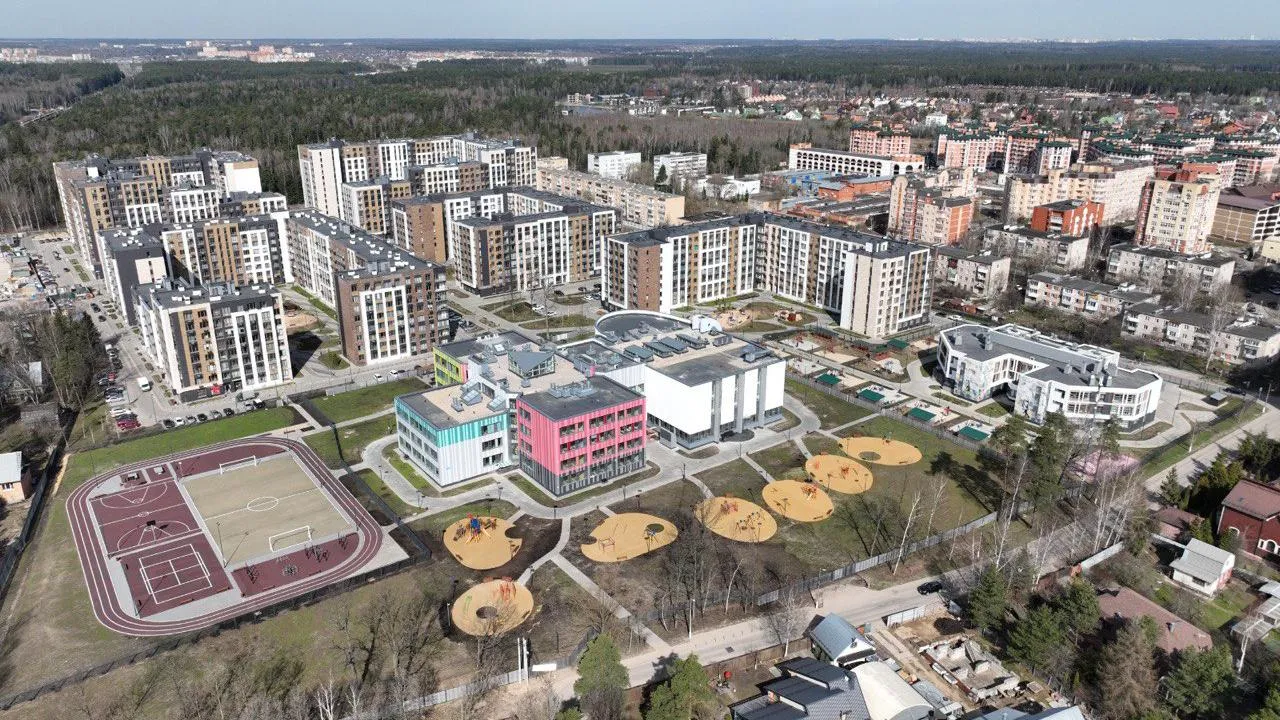Две тысячи семей заселились в свои квартиры в ЖК «Серебрица» в Красногорске