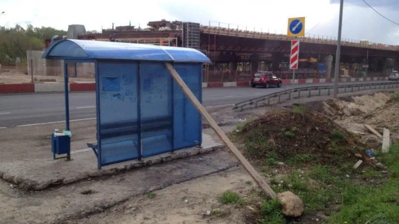 Остановку в Балашихе подперли для прочности палкой