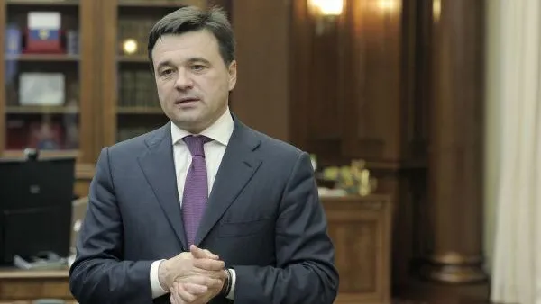 Губернатор поздравил лучших выпускников с получением аттестатов