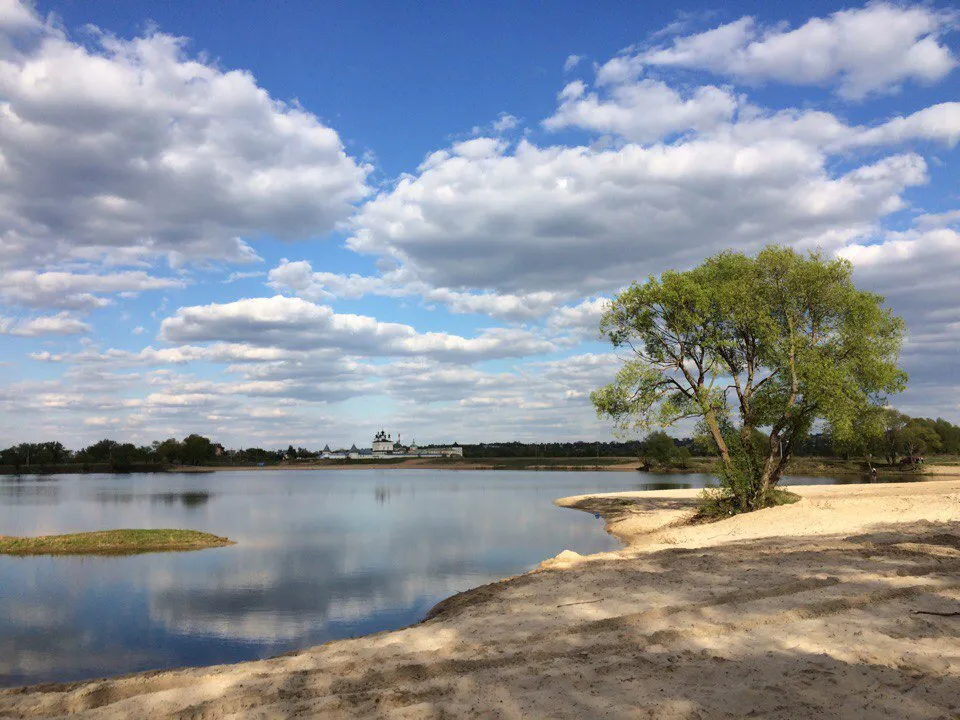 Вид на Белопесоцкий монастырь. Фото: Юрий Котов