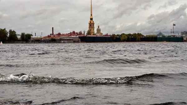 В Санкт-Петербурге закрыта дамба в связи с угрозой подъема уровня воды на Неве
