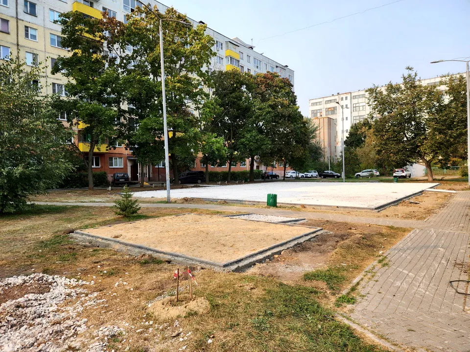 Работы во дворе дома на улице Комсомольской Фото: Ольга Аввакумова<br>