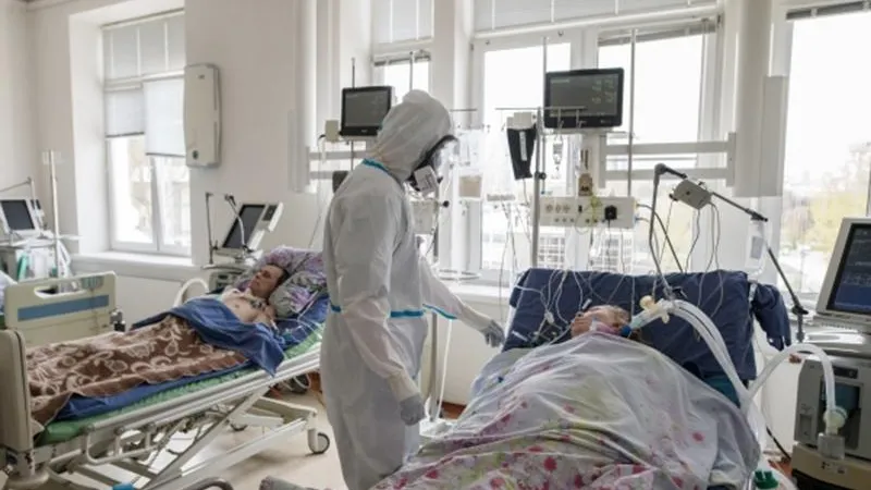 Врачи как космонавты: пациенты и медики рассказали правду, как обстоят дела в инфекционных отделениях Подмосковья 