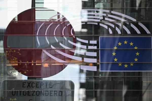Логотип ЕС на здании Европарламента в Брюсселе. Источник фото: РИА «Новости»