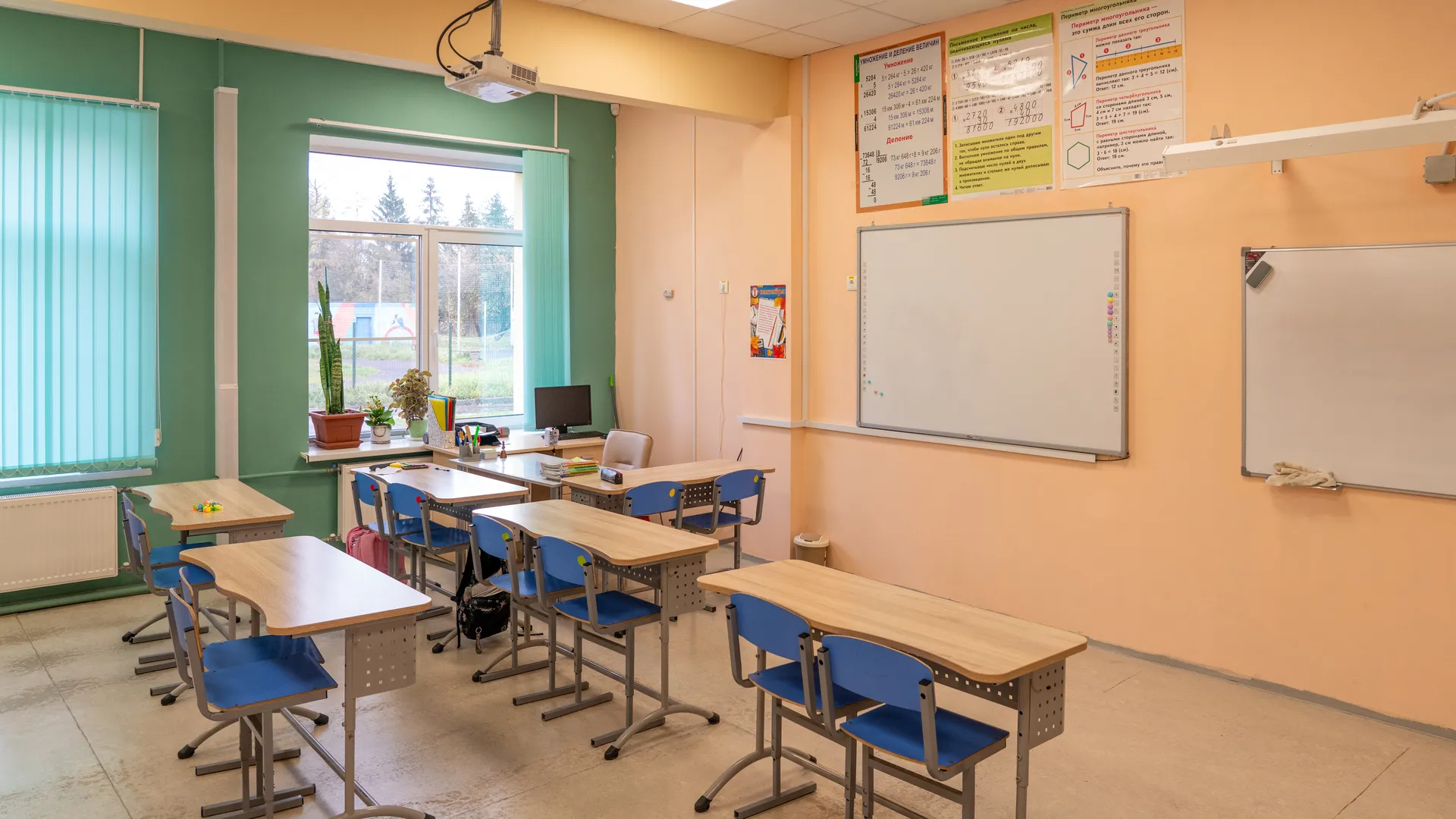 Учебный класс в школе ОЦ «Созвездие» с отделением медицинской реабилитации в селе Ангелово округа Красногорск