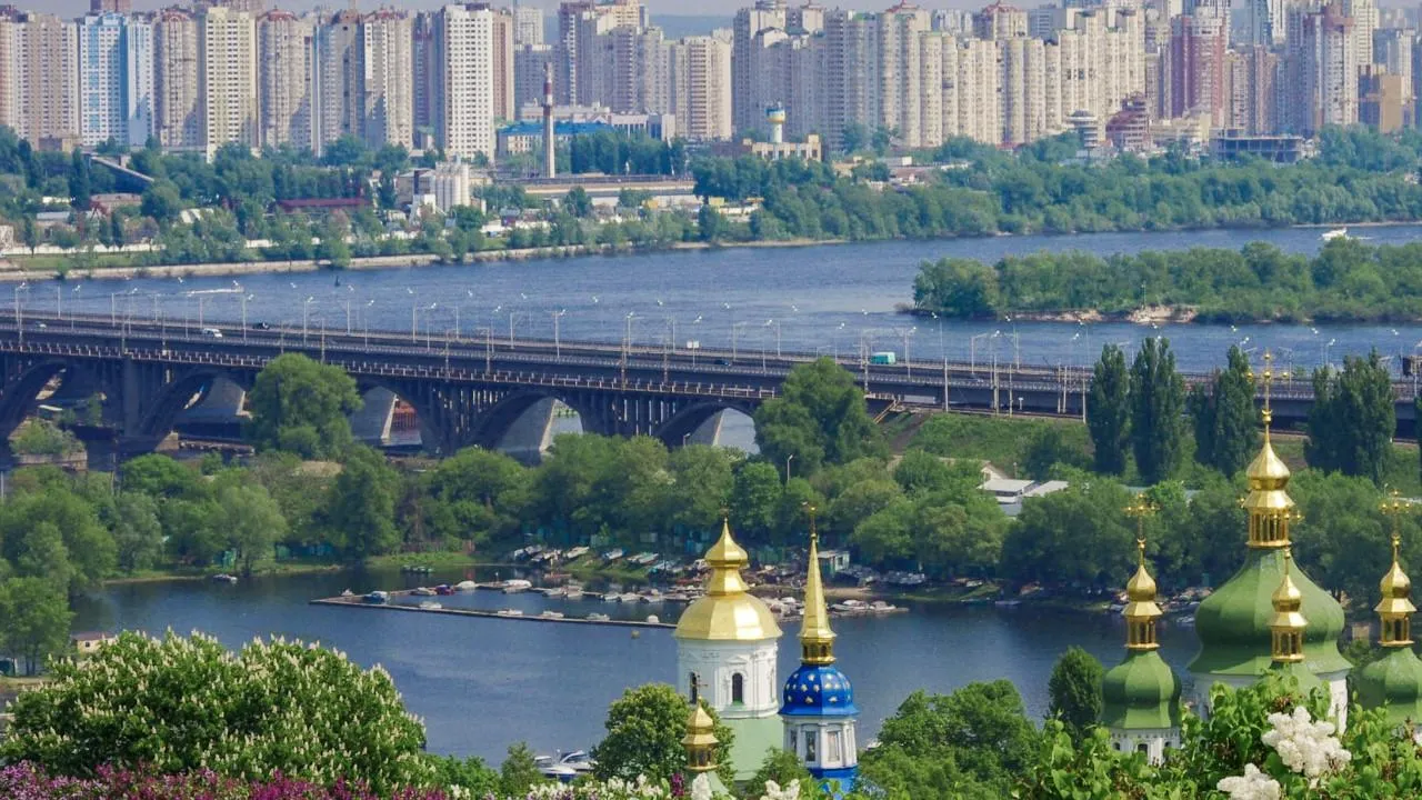 Зеленский предложил перенести празднование Рождества на Украине на 25 декабря