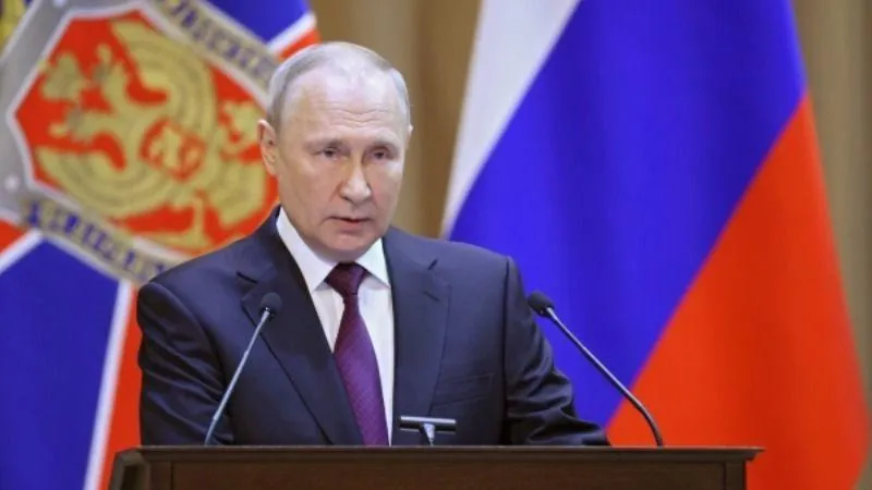Путин попросил ФСБ не дать "всей этой мрази" расколоть общество