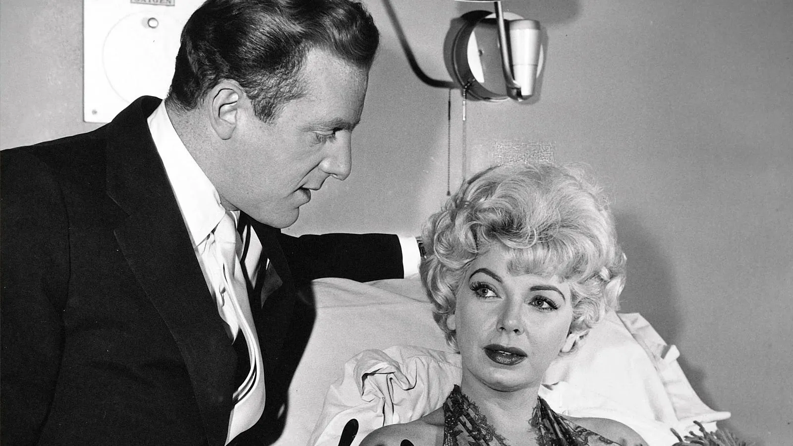 Роберт Дюваль и Агнес Мурхед в сериале «Сумеречная зона», 1959 год. CBS