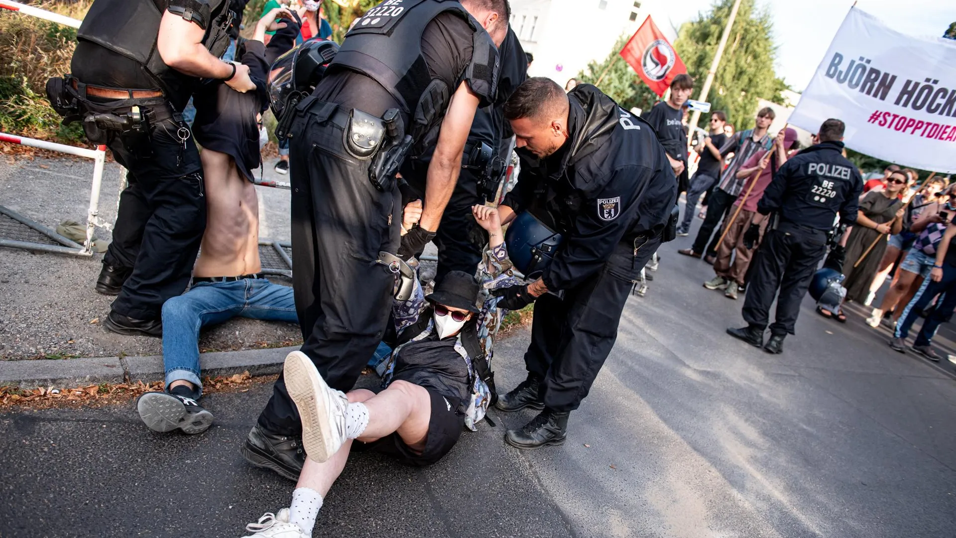 Митинги под лозунгами защиты демократии от проявлений нацизма прошли в сотне немецких городов. Saxony