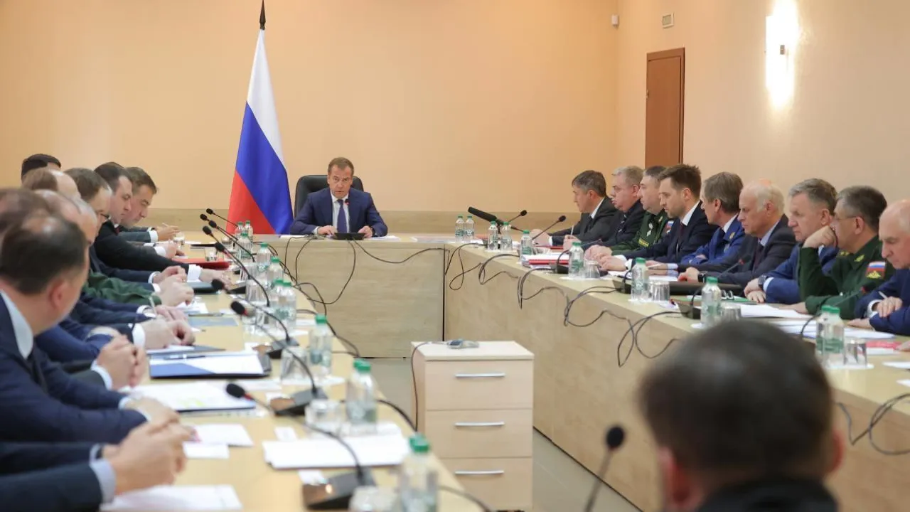 Глава Совета безопасности России Дмитрий Медведев