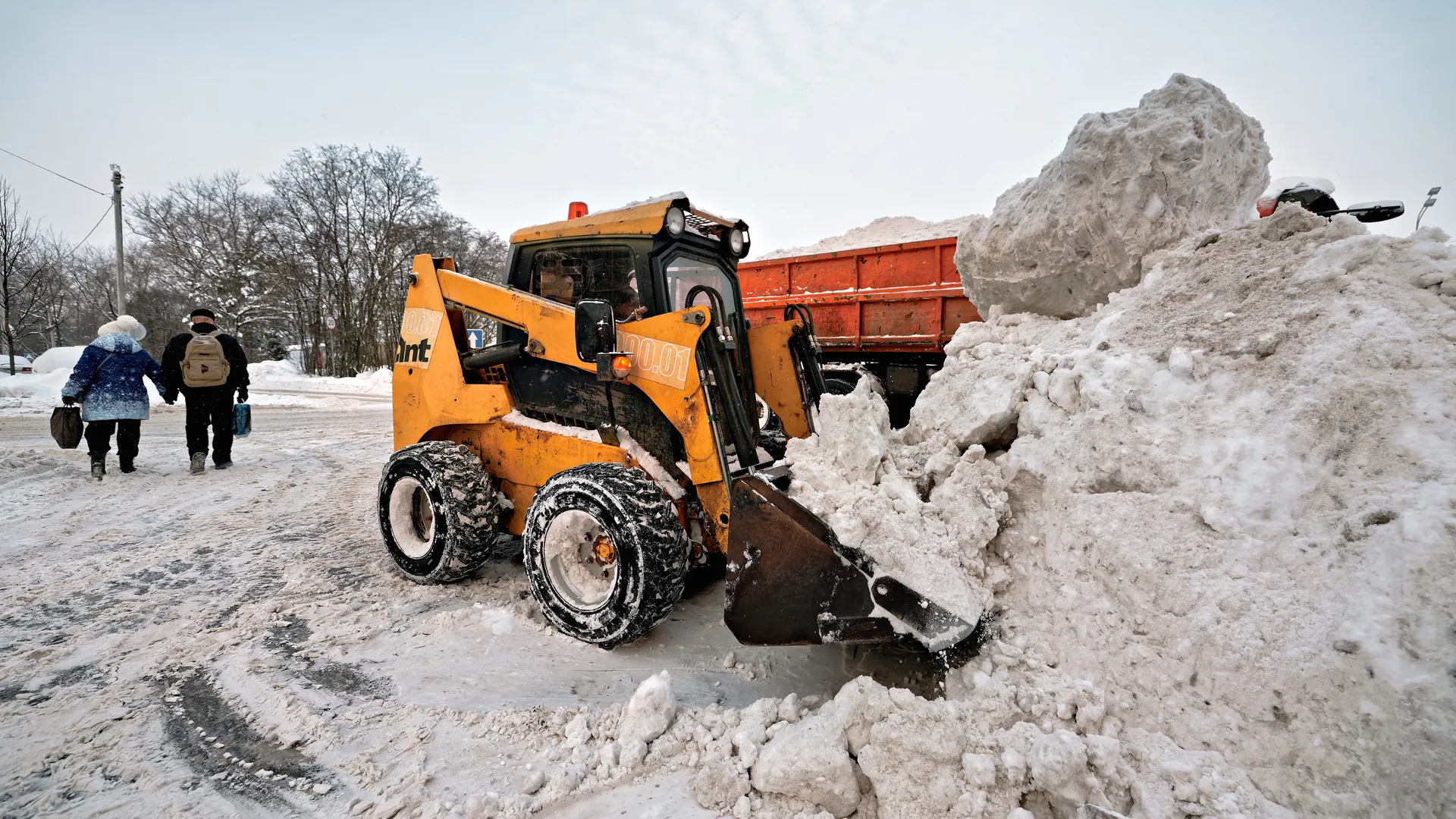 В Коломне из-за затяжного снегопада коммунальные службы работают по усиленному графику