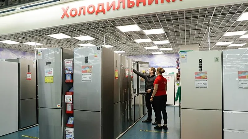 Холодильники и билеты в кино: стоимость некоторых товаров в магазинах региона начала снижаться