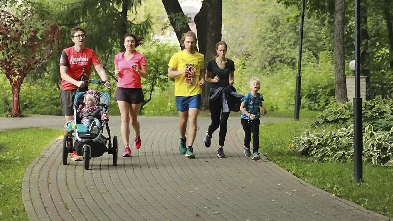 Налоговый инспектор и мама четырех детей из Химок участвует в забегах с коляской 