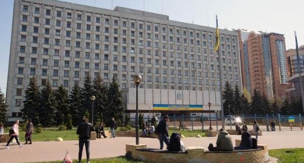 Азаров: украинцы находятся на грани выживания из-за низких доходов