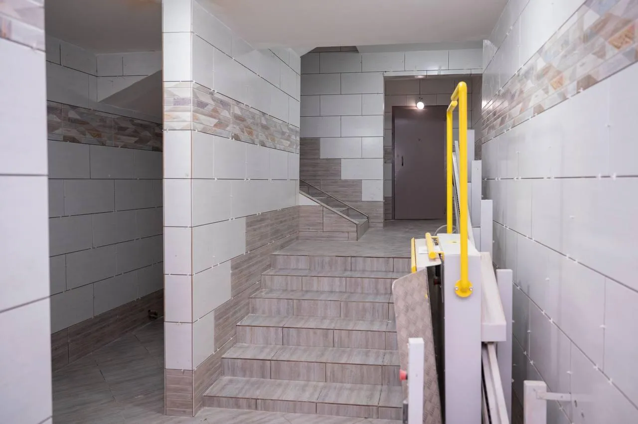 Отремонтированный подъезд. Фото:  ТГ-канал Алексея Спасского/https://t.me/alexeyspassky/6341