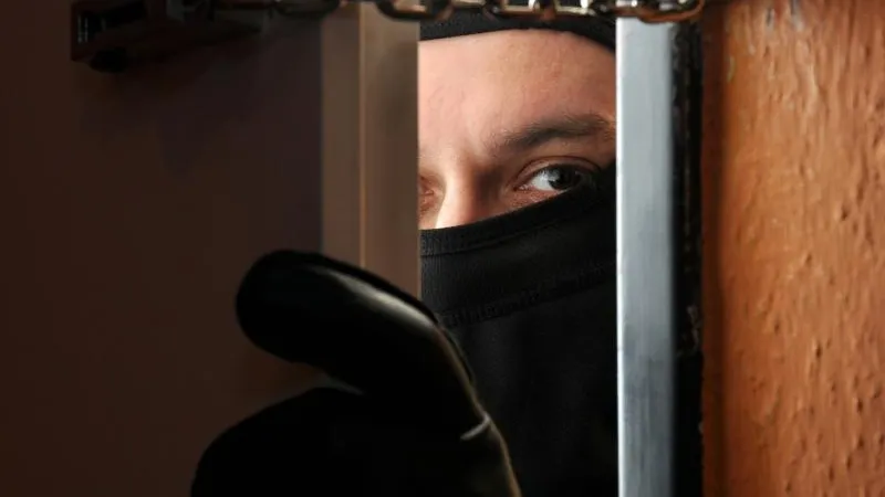 Эксперт: лучшая защита квартиры от воров на майские праздники стоит минимум 6,5 тысяч рублей