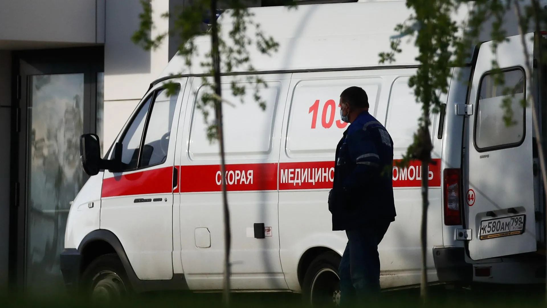 Московские врачи откачали гной из легких у 5-летней девочки и ее 6-летнего брата