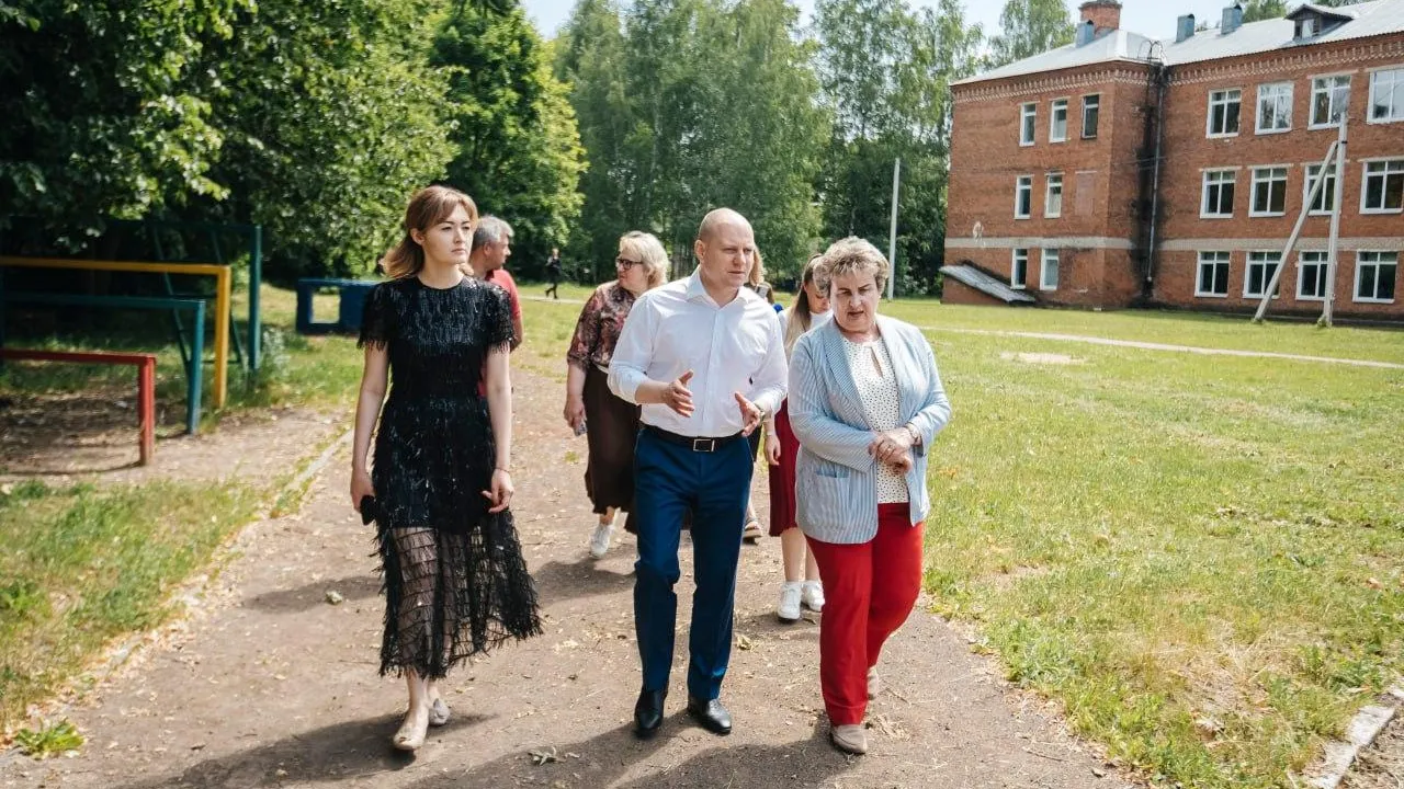 Глава Городского округа Пушкинский Максим Красноцветов осмотрел Майскую школу