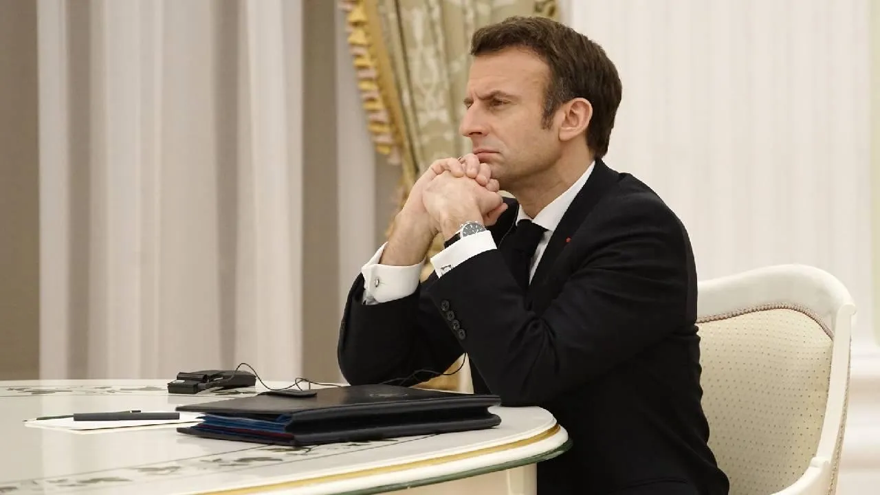 Marianne: Макрон усилил охрану из-за страха перед РФ
