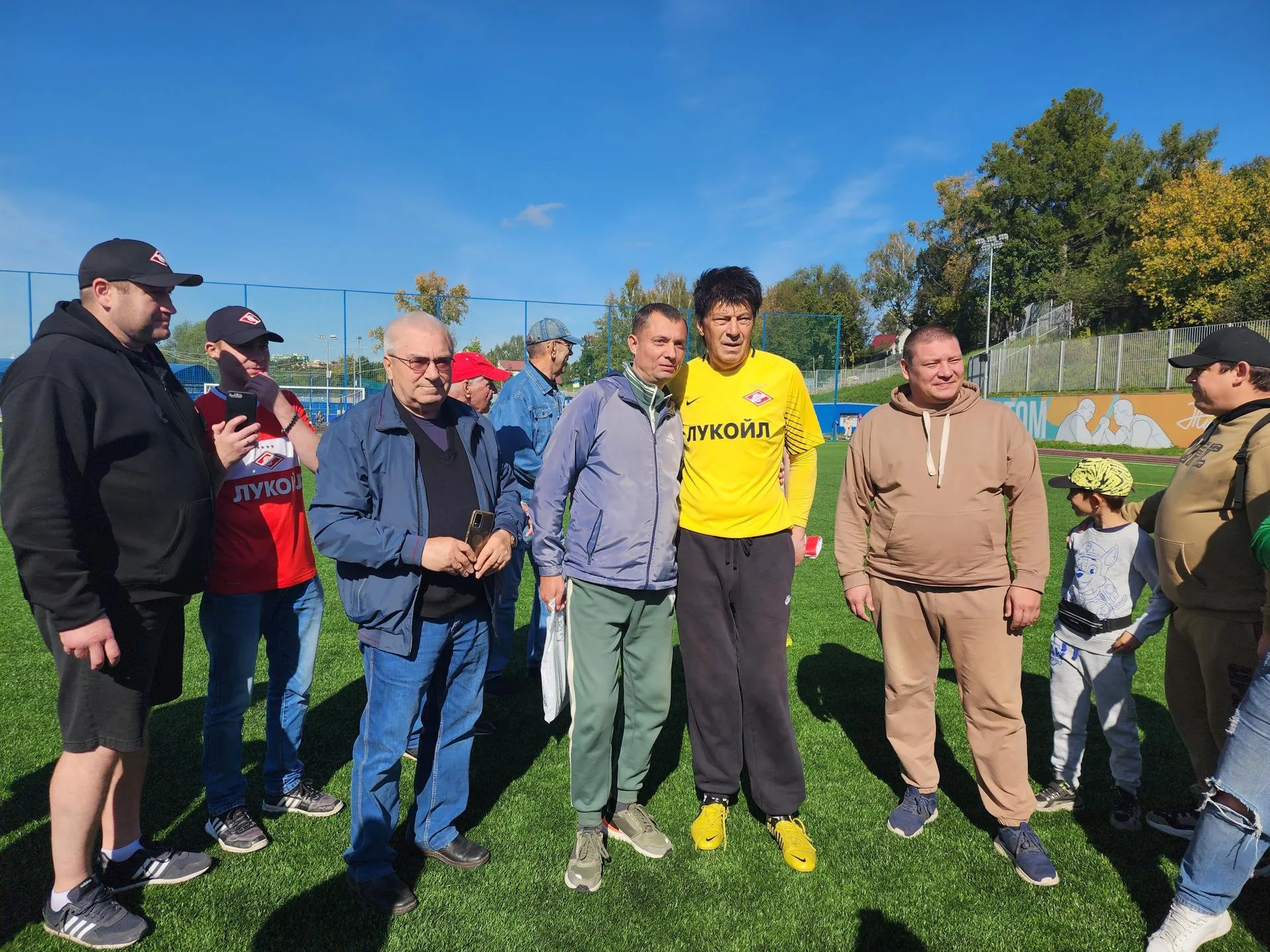 Хавива Фонина / Ринат Дасаев с фанатами футбола