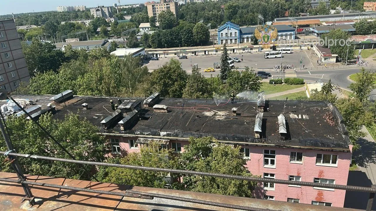 В Пушкино прокуратура взяла на контроль установление обстоятельств пожара на крыше многоэтажки