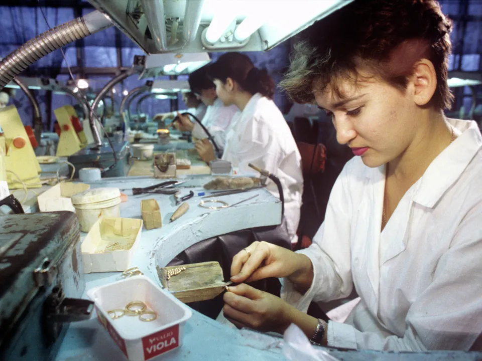 В ювелирном цехе АО «Бронницкий ювелир». Город Бронницы.&nbsp;Фото: РИА Новости/Олег Ласточкин