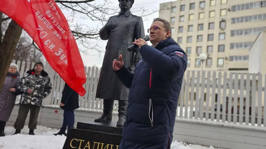 В Вологде открыли памятник Сталину в благодарность за ядерную бомбу