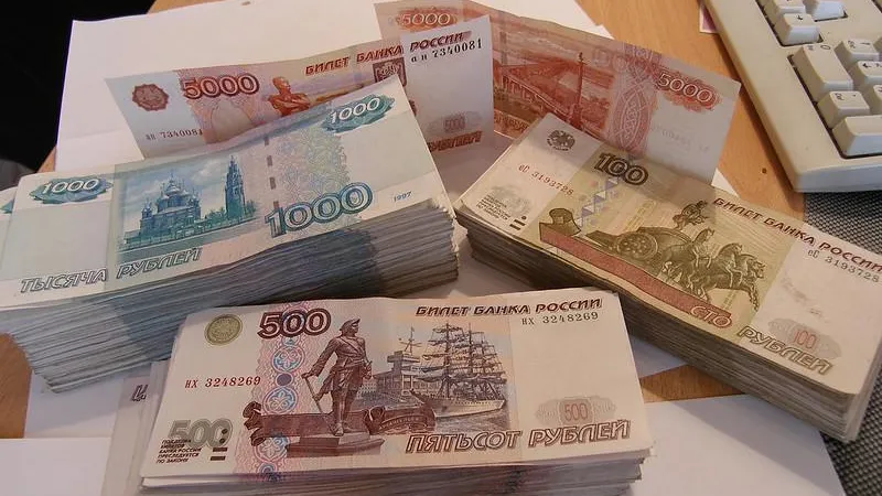 Россиян предупредили о снижении реальных зарплат в 2025 году