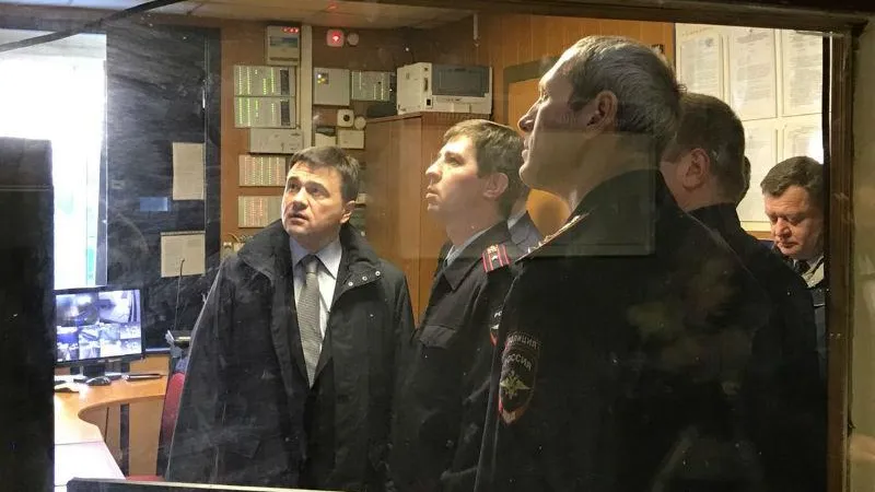 Губернатор посетил дежурную часть в Воскресенске