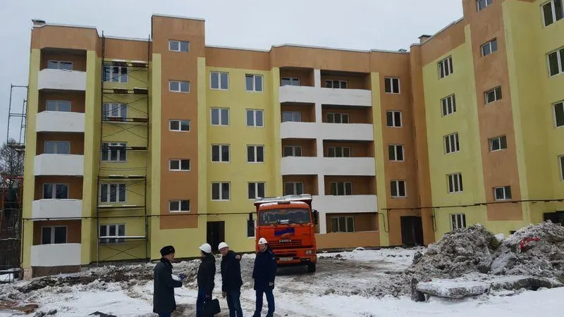 Второй дом для переселения граждан из аварийного жилья достраивают в Клинском