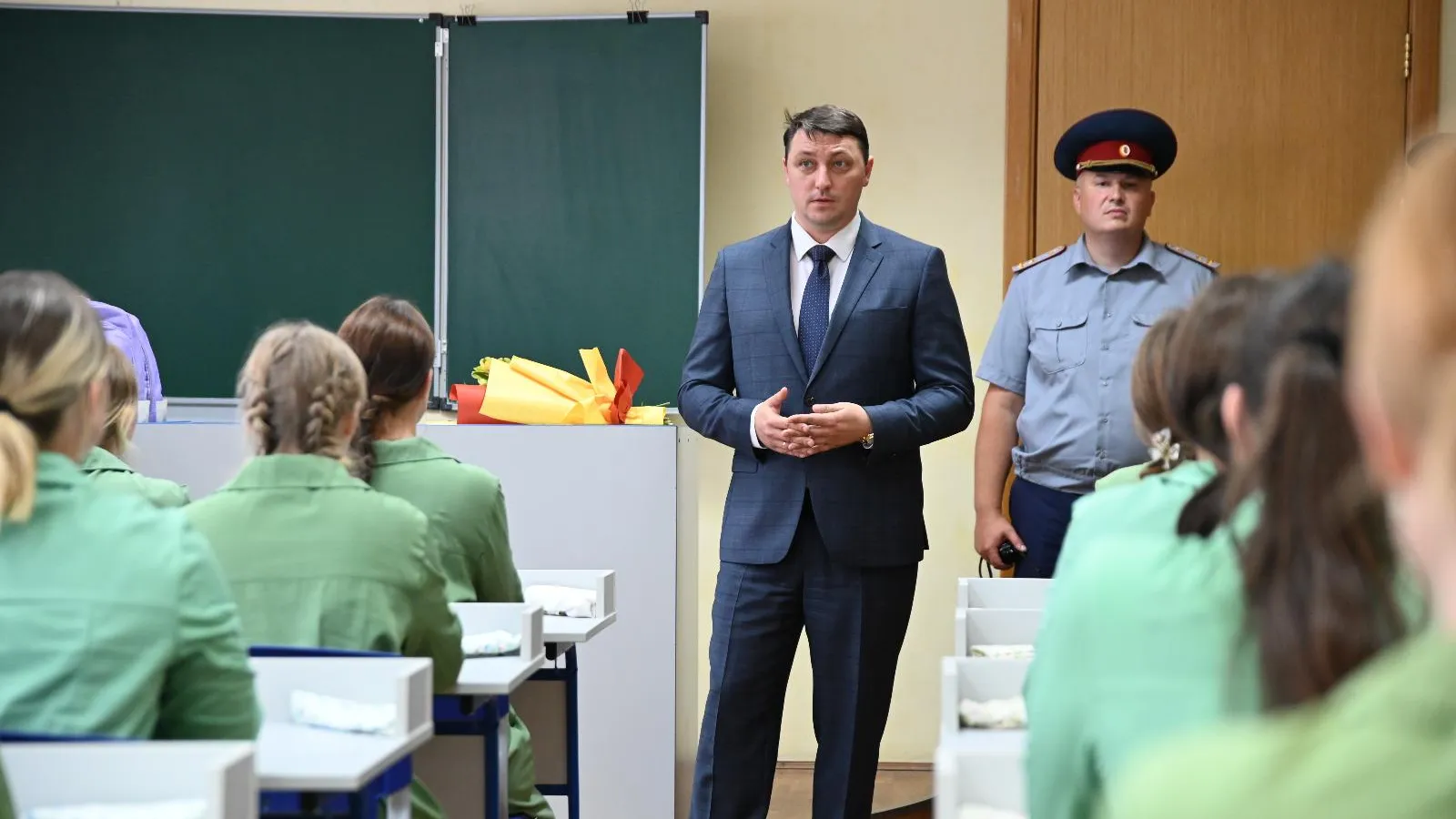 Замдиректора ФСИН Сергей Щербаков поздравил воспитанниц Можайской колонии с началом учебного года