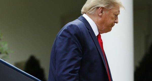 Помощник для лунки: Трампа уличили в жульничестве при игре в гольф в Шотландии