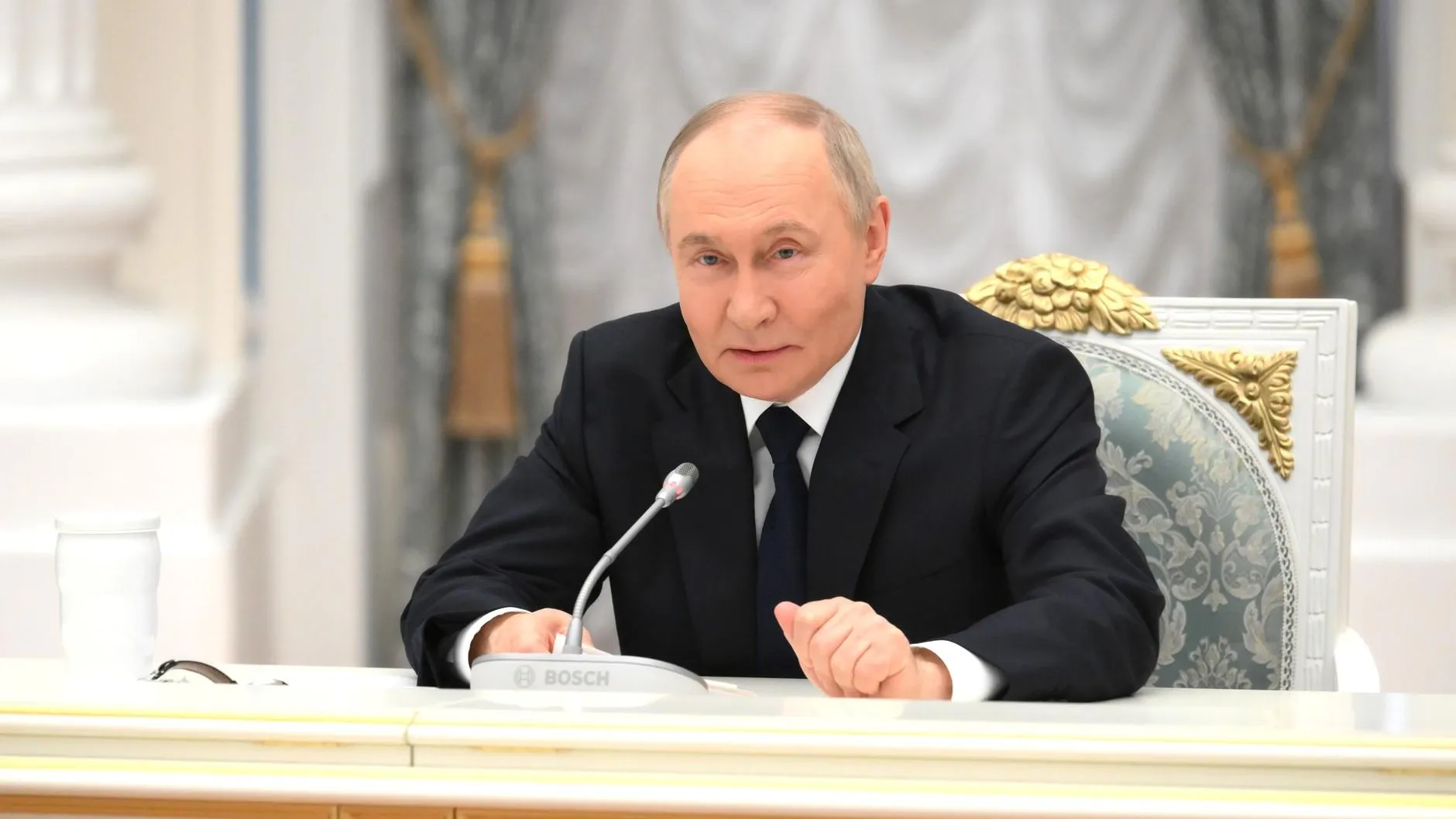 Путин двумя словами поставил Запад на место