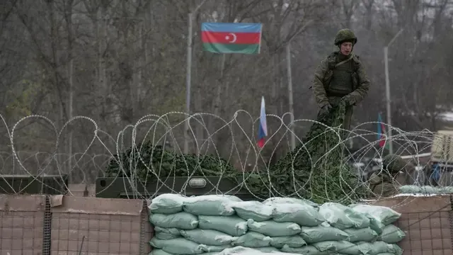 Блокпост российских миротворцев на въезде в город Шуша