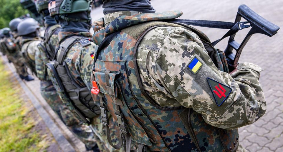 Военкор Коц осудил Алиева, принявшего в подарок шевроны ВСУ