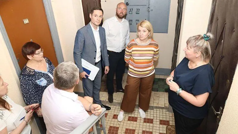Глава Мытищ проконтролировала ремонт подъездов в округе