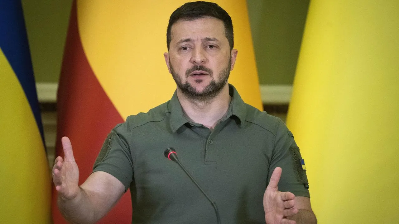 «Как маленькая девочка, собирающая Барби»: европейцы высмеяли Зеленского за пост о подарке