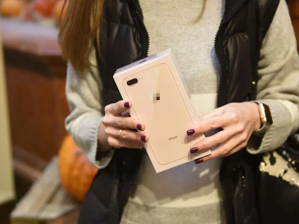 Apple расширяет продажу iPhone без SIM-карты: какие проблемы могут возникнуть у российских пользователей