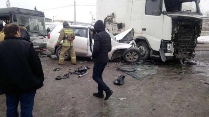 Человек погиб в массовой автоаварии на трассе в Орехово-Зуево