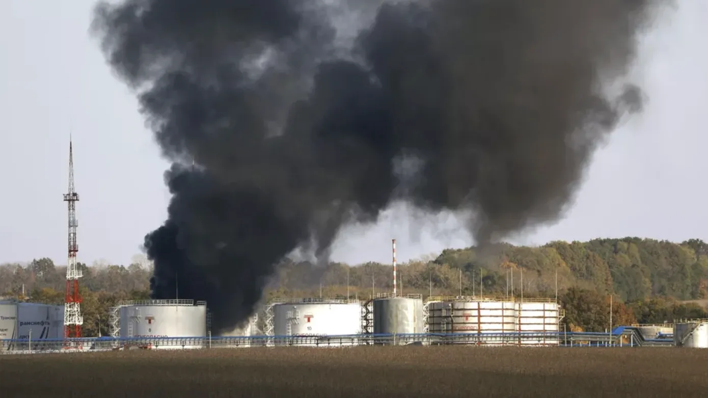 Где в каменске горит нефтебаза. Туапсе атака на нефтебазу. Нефтебаза Курск. Нефтебазы Курская область.